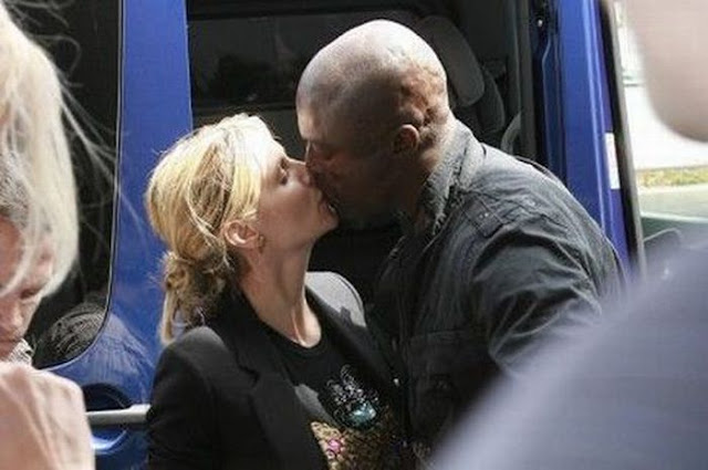 Kissing Celebrities | Celebrity Kissing