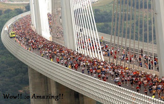 wow-jembatan-di-penuhi-banyak-orang