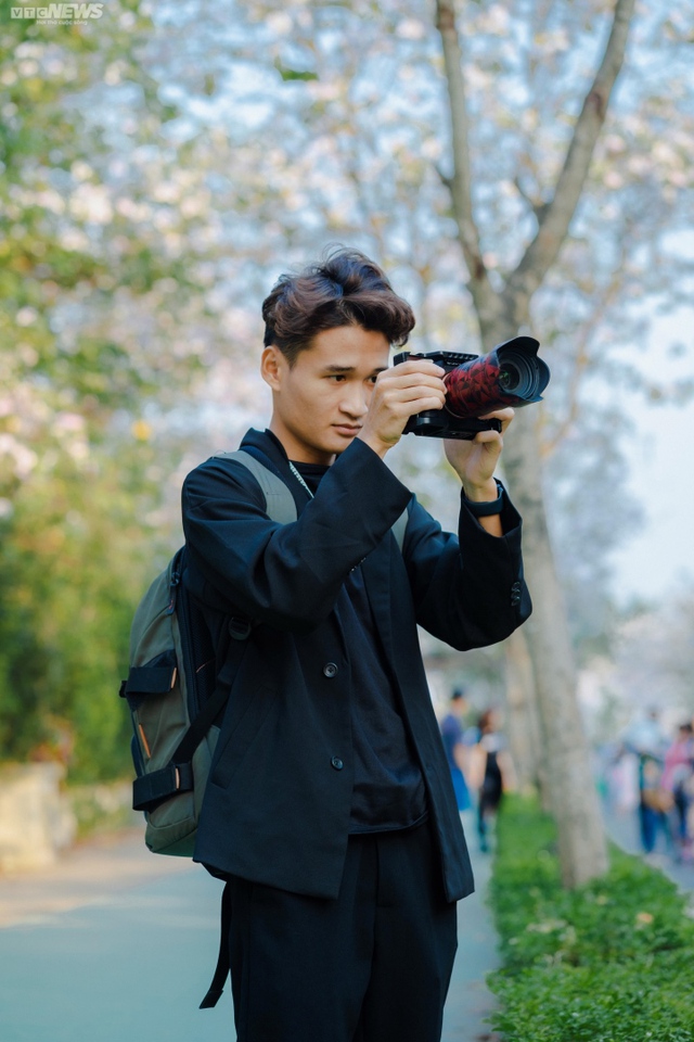 Hà Nội mùa hoa sưa, hoa ban, hoa phong linh: Thợ ảnh kiếm trăm triệu/tháng - Ảnh 4.