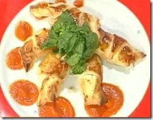 Croissant farcito con crescenza e spinaci