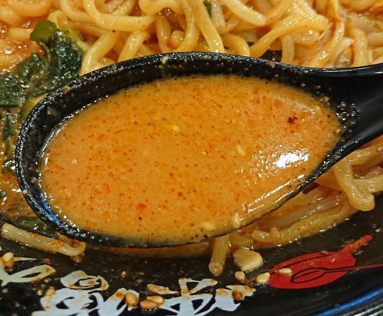 辛味噌らーめんのスープの写真