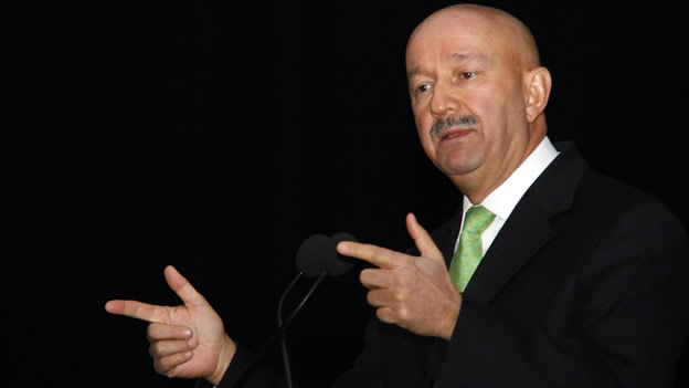 Carlos Salinas de Gortari estaria buscando modificar la constitución para permitir la reelecciones en 2024.