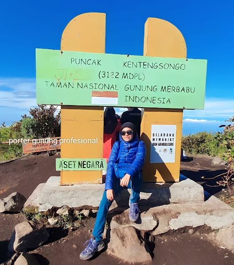 Guide Wanita Gunung Merbabu - Porter Gunung Profesional 