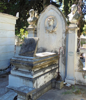 το ταφικό μνημείο του Οίκου Αντωνιάδη στο Α΄ Νεκροταφείο των Αθηνών