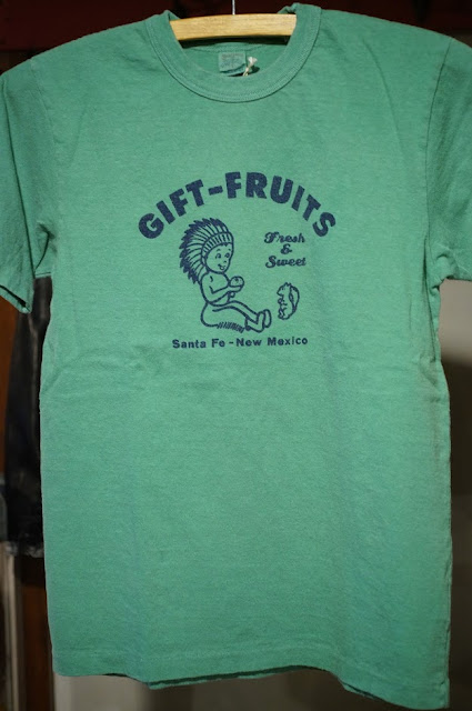 UES GIFT-FRUITS Tシャツ