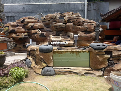 Kolam relief tebing