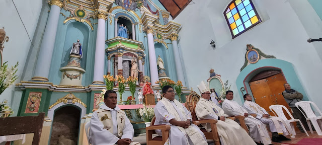 Am 25. Mai fand in der Pfarrei Chayanta die Segnung und Einweihung des neuen Altars und Ambons statt. In Chayanta hat unser Bischof einen neuen Kirchenaltar gesegnet, der in der Chiquitania von einem einheimischen Künstler hergestellt wurde.