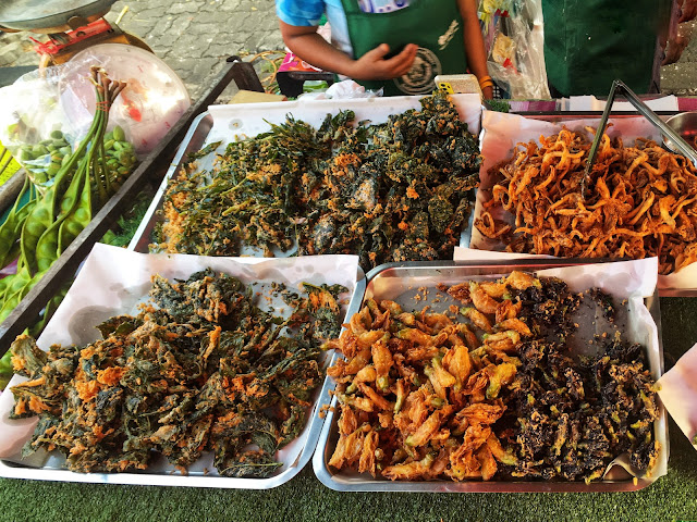 various crispy fried Thai vegetables at the Ayutthaya Night Market