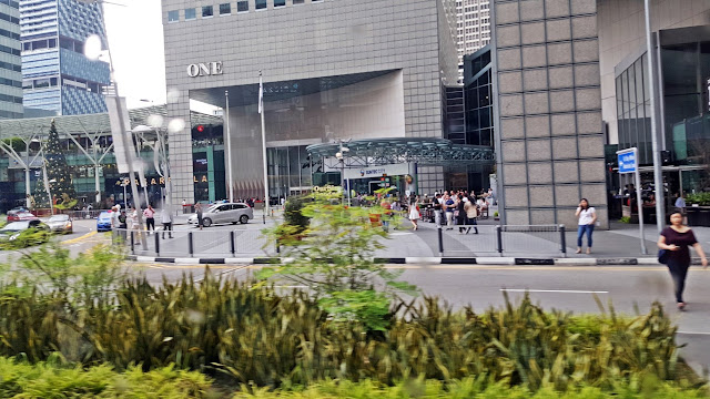 the bus passes by Suntec Tower One on the free Singapore tour from Singapore Changi Airport