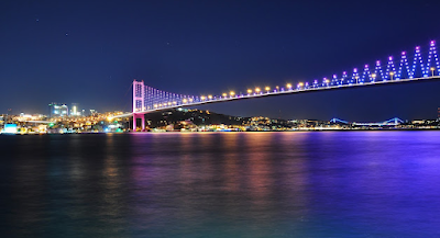 stanbul, Türkiye'de Marmara Bölgesi'nde yer alan ve İstanbul ilinin merkezi olan şehirdir. Ekonomik, tarihî ve sosyo-kültürel açıdan önde gelen şehirlerden biridir. Şehir, iktisadi büyüklük açısından dünyada 34. sırada yer alır.