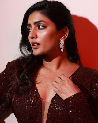 Actress Eesha Rebba amazing looks For SIIMA Awards 2022