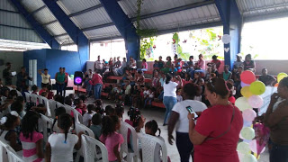 Fundación de Mujeres Salome Ureña  brinda cena navideña  a ciento de niños en polo.