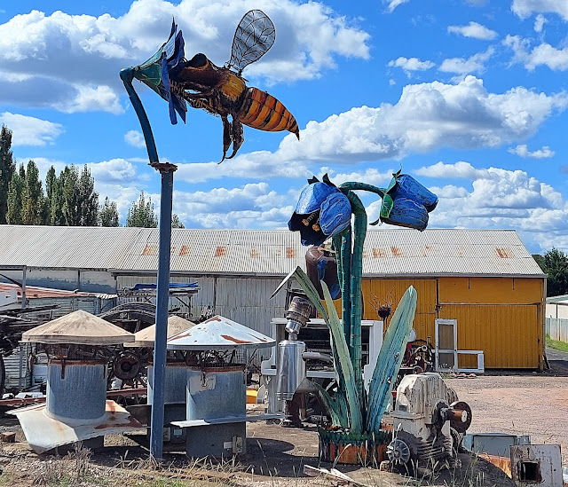 Molong Frog Sculpture