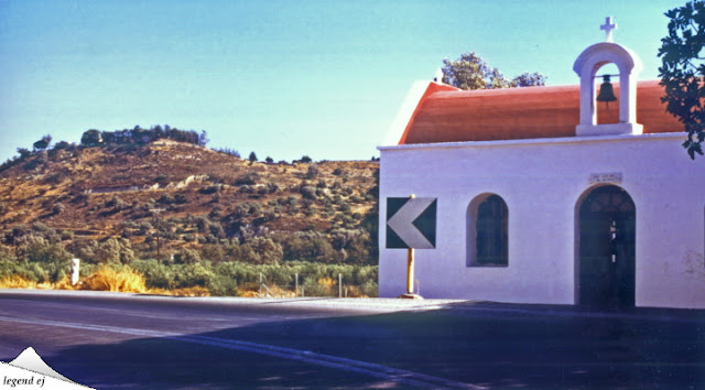 メッサラ平野・アギオス・オヌフリオス礼拝堂 Chapel Agios Onouphrios, near Phaestos Palace／©legend ej