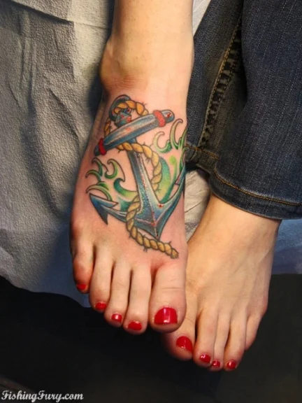 tatuaje de ancla para mujer