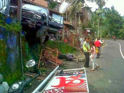 Akibatkan Seorang Meninggal Dunia Sopir Mobil Mewah Milik 