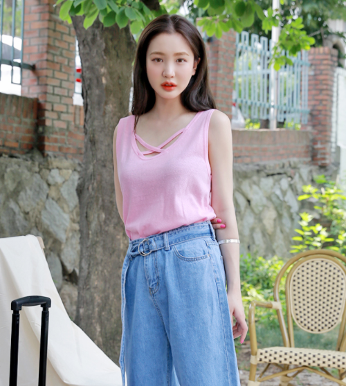 Simple X-Strap Sleeveless Top