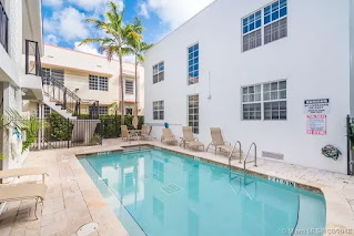 Miami Beach Florida Vacation Condominium Home For Rent with Pool