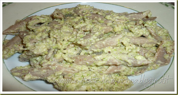 Penne di farro integrale al pesto di zucchine e nocciole (11)
