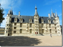 a (37) Old Palace in Nevers._800x600
