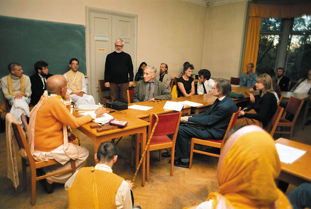 Srila Prabhupada Teaches the University Professors