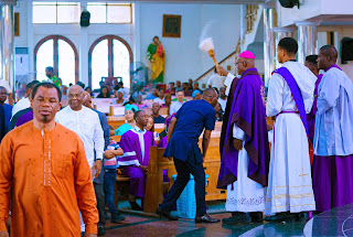 Governor of Imo State, Hope Uzodimma at the Holy Trinity Catholic Parish, Maitama Abuja