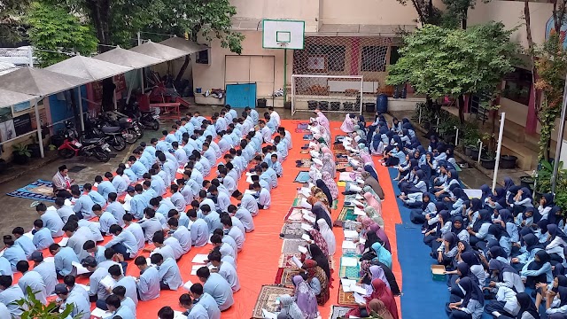 Jelang PAS, Siswa SMP Islamiyah Serua Salat Dhuha dan Doa Bersama 