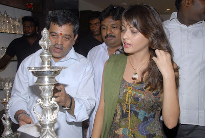 Sneha Ullal at Kubera Jewellery Launch - Sneha Ullal Latest Pics at Kubera Jewellery Launch