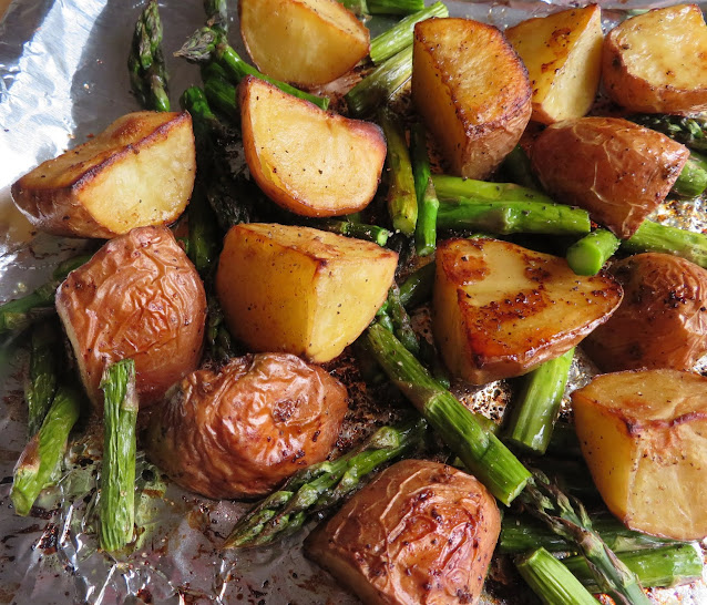 Balsamic Roasted New Potatoes & Asparagus