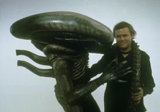 Photo de Giger et son xénomorphe, la créature du film "Alien"