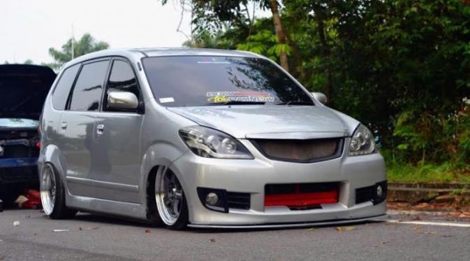 Gambar Mobil Avanza Hitam Rommy Car