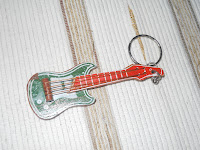Souvenir Pernikahan Gantungan kunci elektrik, souvenir unik, souvenir pernikahan murah, souvenir bermanfaat