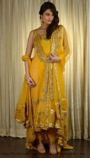 Trendy-Mehndi-Bridals-Dress