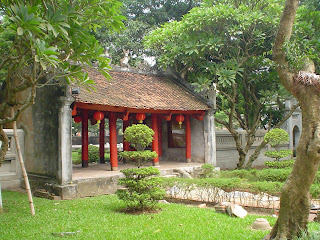 Sala en el templo de la literatura de Hanoi, Vietnam