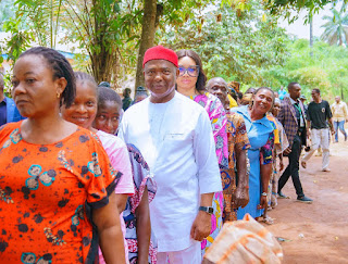 Governor of Imo State, Hope Uzodimma alongside his wife, Barrister Chioma Uzodimma join their kinsmen in exercising their civic duty at their polling unit 032, Omuma Ward in Oru East LGA, Imo State.