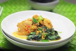  khas sulawesi yang populer dengan rasanya yang sedap dengan bumbu yang super komplit bum Cara Membuat Ayam Woku Goreng Manado Istimewa