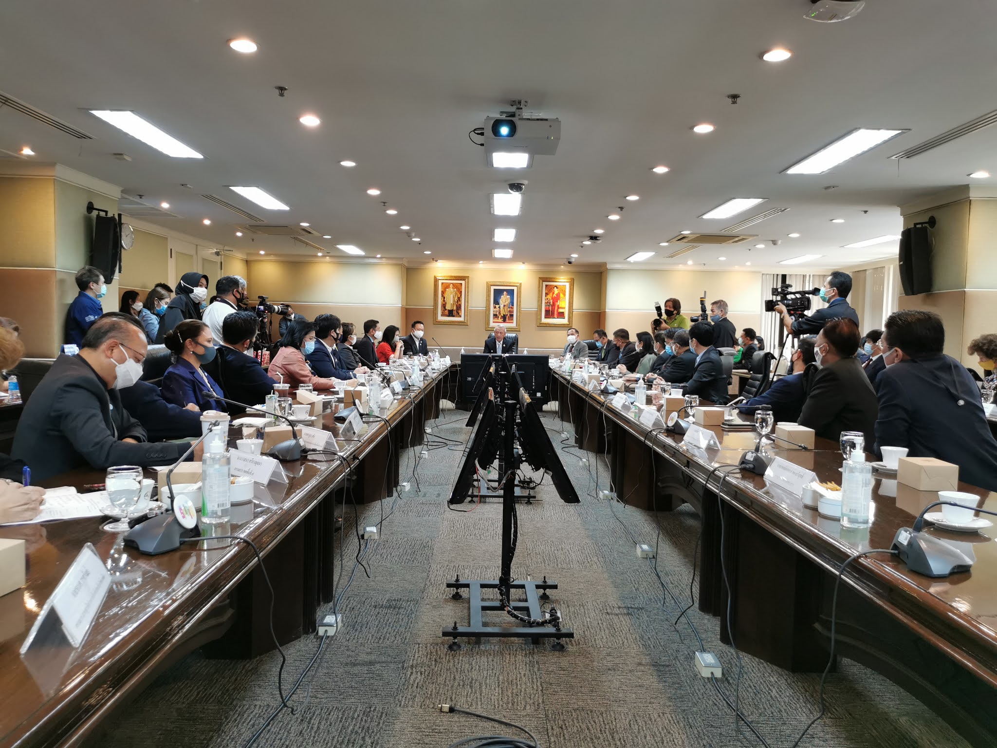 รมว.พิพัฒน์ ประชุมร่วมสภาอุตฯ แนวทางท่องเที่ยวปีหน้า​ เน้นส่งเสริมโครงการท่องเที่ยวตามแนวรัฐ 