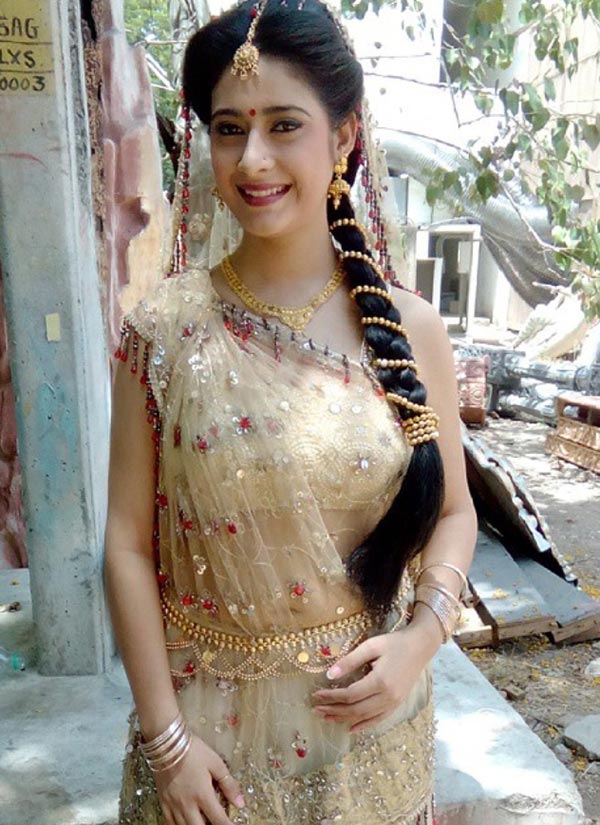 preetika chauhan saree hot actress crime world shemaroo