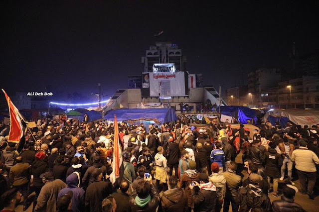 Iraqi protesters in Tahrir square 