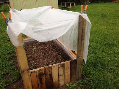 http://www.instructables.com/id/Raised-Bed-Pallet-Planter/