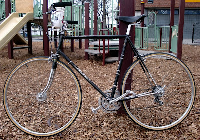 modern city bike Raleigh Competition