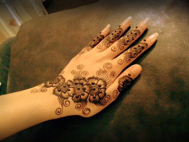 Stylish Hand Mehndi Designs Wallpapers Free Download