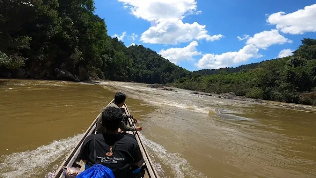 Foto Mengarungi Sungai Subayang Kampar Kiri Hulu