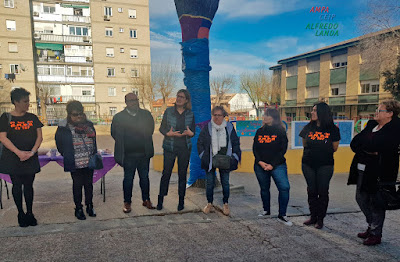 Inaugurando el Árbol contra la Violencia Sexista