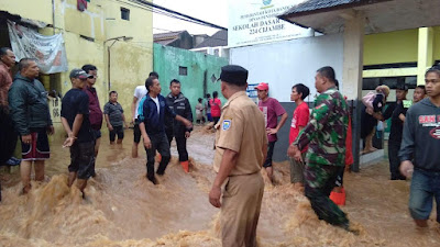 Banjir Robohkan Tanggul Kali Cijalobak Di Kel. Pasir Endah