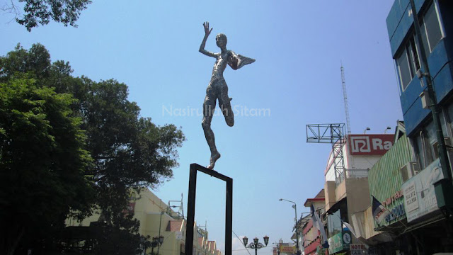 Patung-patung di sepanjang Jalan Malioboro