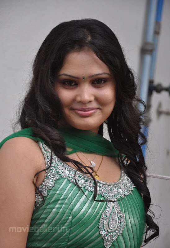 ACTRESS ASMITHA SEXY PICTURES hot photos