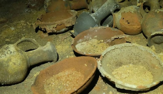 História e Arqueologia - Os arqueólogos encontraram dezenas de peças de...