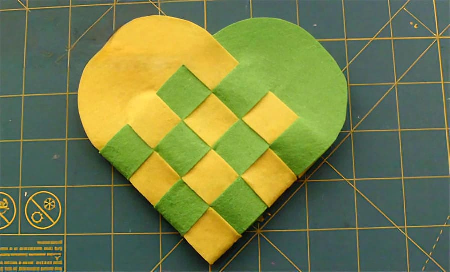 Scandinavian Woven Heart Pattern & Tutorial