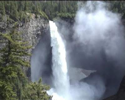 Helmcken_Falls_in_Wells_Gray_Provincial_Park_British_Columbia_Canada